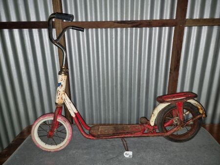 CYCLOPS VINTAGE SCOOTER - REAR BRAKE - RACK - CONDITION FAIR