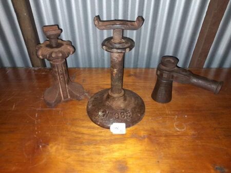 APAC NO. 10 BOTTLE JACK, YOUNGS NO. 400 + 5 TON JACK, NO. 385 CAR STAND (ALL VINTAGE ITEMS) - CONDITION GOOD