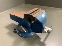 4" Swivel Bench Vice by Robust Tools - 2