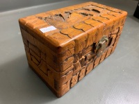 Carved Camphor Laurel Box Containing Assorted Jewellery - 4