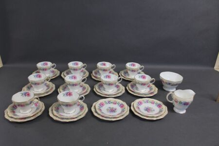 Foley Cornflower China – 34 Pieces