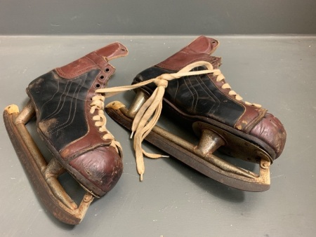 Pair of Vintage Ice Skates with Size 12 Bauer (Canadian) Leather Boots