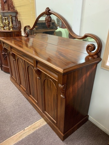 Victorian Flame Mahogany 4 Door 4 Drawer Sideboard with Carved Mirrored Back