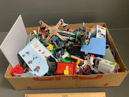 Large Lot of Assorted Lego