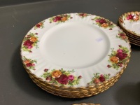 34 Piece Royal Albert Old Country Roses English Made Dinner Set - 5