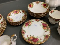 34 Piece Royal Albert Old Country Roses English Made Dinner Set - 6