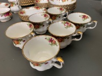 34 Piece Royal Albert Old Country Roses English Made Dinner Set - 7