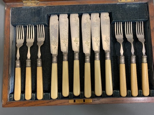 Antique Oak Boxed 6 Place Bone Handled Cutlery Setting