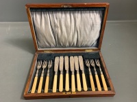 Antique Oak Boxed 6 Place Bone Handled Cutlery Setting - 2