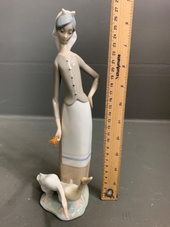 Lladro Porcelain Figurine Girl with Geese #1035 Retired