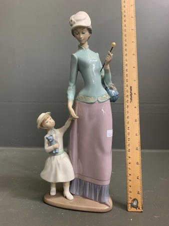 Tall Lladro Porcelain Figurine Lady with Parasol and Child - Retired