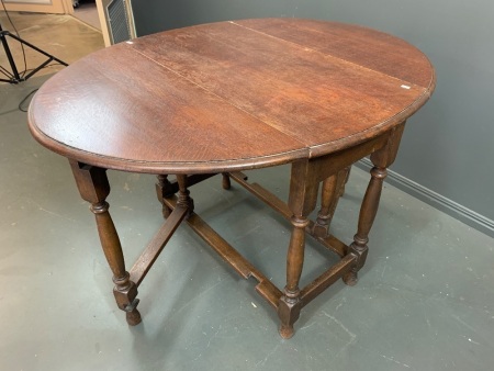 Vintage Oak Oval Gateleg Table on Baluster Turned Legs c1930's