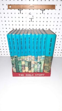 VINTAGE COMPLETE SET OF THE BIBLE STORY IN ORIGINAL DISPLAY - CONDITION GOOD