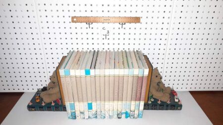 COMPLETE SET OF VINTAGE CHILDCRAFT BOOKS, 18 VOLUMES AND TEDDY BEAR BOOKENDS. - CONDITION GOOD