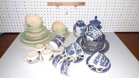 BULK LOT BLUE / WHITE CROCKERY, RETRO CROCKERY SOUP SET - ALL ENGLISH MADE. 2 X BLUE/WHITE JAPAN. PLASTIC TUB LOT.