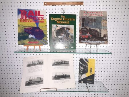 SELECTION OF ANTIQUE / VINTAGE STEAM RAILWAY BOOKS AND CATALOGUES - CONDITION GOOD