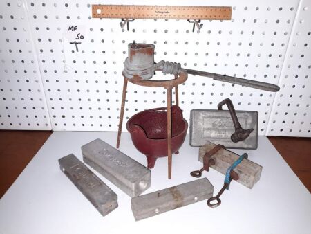 VINTAGE SINKER MAKING KIT + 5 SETS SINKER MOULDS - CONDITION GOOD