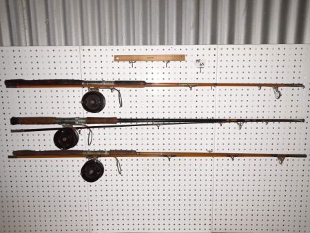 3 X VINTAGE 2 PIECE FISHING RODS AND ALVEY REELS. - CONDITION GOOD