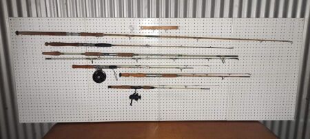 VINTAGE 1 PIECE FISHING RODS X 2 + 4 X VINTAGE SPLIT RODS INCLUDING BONNIE DOON ROD AND ALVEY REEL (RARE - MOVIE - THE CASTLE) - CONDITION GOOD