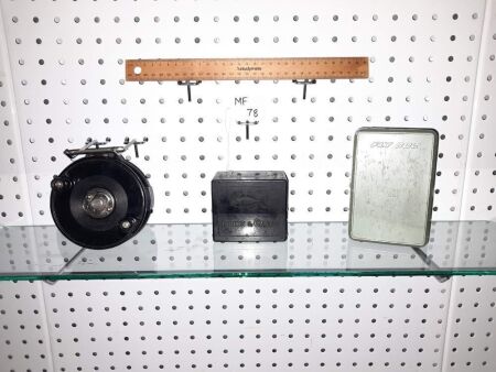 VINTAGE BAKERLITE FLY BOX / MULTI LEVEL + VINTAGE ALUMINIUM FLY BOX + VINTAGE FLY FISHING REEL - 1931 STEELITE - CONDITION GOOD