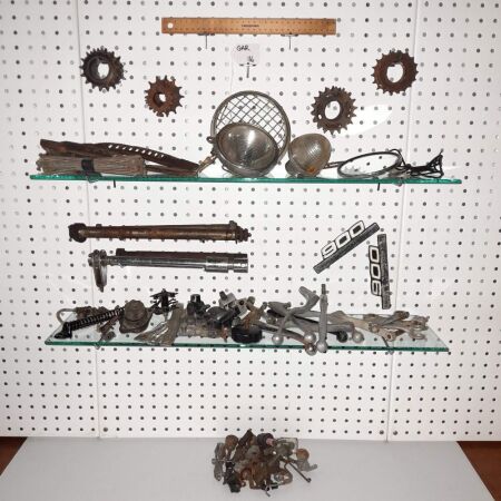 BULK LOT OF VINTAGE MOTORCYCLE PARTS INCLUDING SET KAWASAKI 900 BADGES - CONDITION GOOD