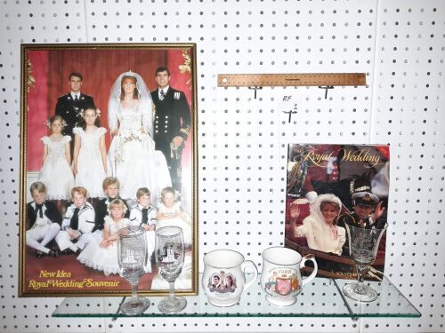 SELECTION PRINCE ANDREW & SARAH FERGUSON WEDDING ITEMS - 25TH JUNE 1986 - NEW IDEA POSTER, MAGAZINE, CHINA MUG, PAIR GLASSES/TRANSFERS, FLUTED GLASS/ENGRAVED. FIRST CHILD CHINA MUG 1988. - CONDITION GOOD