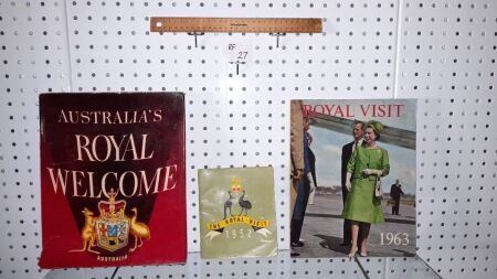 1952 ROYAL VISIT BOOKLET, 1954 AUSTRALIAS ROYAL WLECOME PRINTED BY COURIER MAIL - CONDITION GOOD