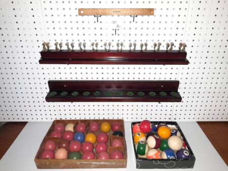 ANTIQUE SNOOKER BALL SET FULL SIZE BALLS, VINTAGE POOL BALL SET FULL SIZE BALLS, VINTAGE POOL CUE RACK 2 PIECE - CONDITION FAIR