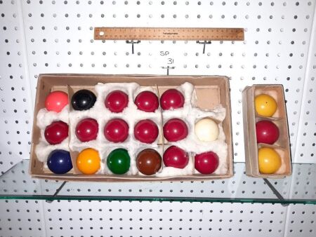 VINTAGE SNOOKER BALL SET IN ORIGINAL BOX ENGLAND, ANTIQUE SET BILLIARDS BALLS - CONDITION GOOD