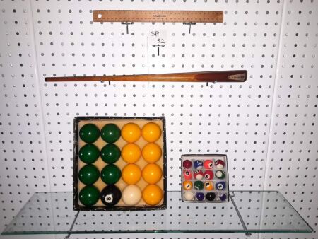 VINTAGE V. HAKEN 1961 ENGLAND MINIATURE CUE - 440 LONG, NEW RETRO SET OF MINIATURE POOL BALLS, VINTAGE GREEN / YELLOW BILLIARDS BALL SET - CONDITION GOOD