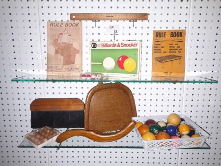 SELECTION VINTAGE / RETRO POOL - SNOOKER ITEMS - DUST PAN / BRUSH, TABLE BRUSH, 3 X RULE BOOKS, 2 X KELLY POOL BALLS, TRAY POOL BALLS. - CONDITION GOOD