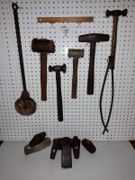 ANTIQUE BLACKSMITH / TINSMITH TOOLS, KELLY WAX 003, SHEFFIELD, GLASGOW LEAD POURER. CALLIPERS. 5 X HAMMERS - CONDITION FAIR