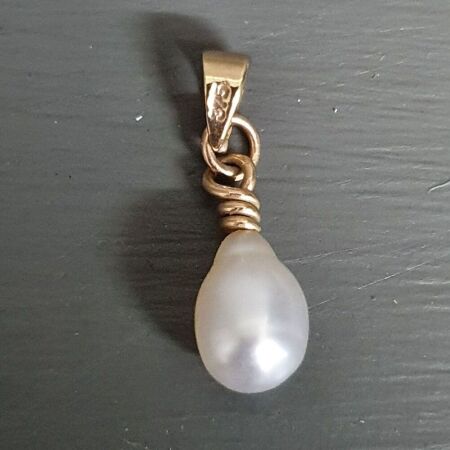 9ct Gold and Natural Pearl Pendant