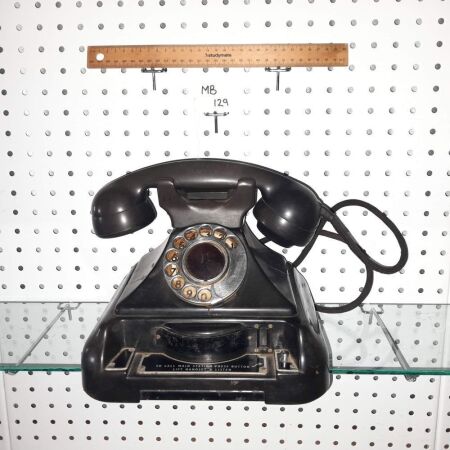 VINTAGE BUSINESS TELEPHONE FROM RODHESIA (NOW ZIMBABWEE) NOTE - DIRECT LINE TO 'MAIN' POLICE STATION (ON ALL PHONES AT THAT STIME - 1970'S) - CONDITION FAIR