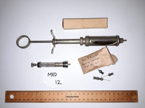 ANTIQUE SYRINGES AND NEEDLES. - CONDITION GOOD