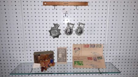 SELECTION OF ROYALTY ITEMS - PAIR OF BOTTLE OPENERS, POLICE BOBBY' HAT BADGE, 1937 GEORGE VI AND QUEEN ELIZABETH FIRST JIGSAW PUZZLE, 1953 CORONATION, 1954 ROYAL VISIT FIRST DAY _ CONDITION GOOD