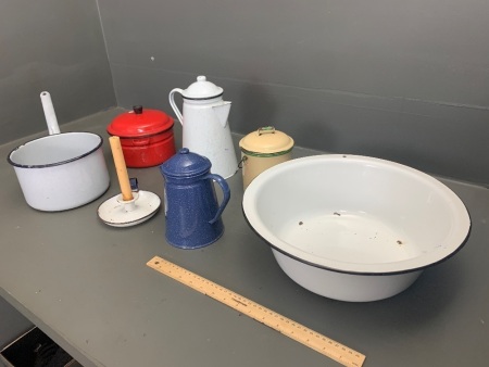 Asstd Lot of Mainly Vintage Enamelled Kitchenware