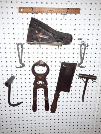 SELECTION VINTAGE FARM ITEMS - LAMB/CALF CASTRATORS, MEAT CLEAVER, PAIR BAG HOOKS, PAIR HOOF PICKS. - CONDITION GOOD