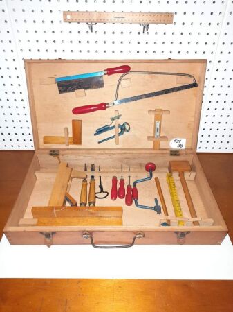 VINTAGE CHILDS CARPENTRY SET. RARE. - CONDITION GOOD