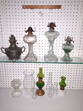 SELECTION OF ANTIQUE/VINTAGE KEROSINE LAMP BASES AND CHIMNEYS PARTS - CONDITION FAIR