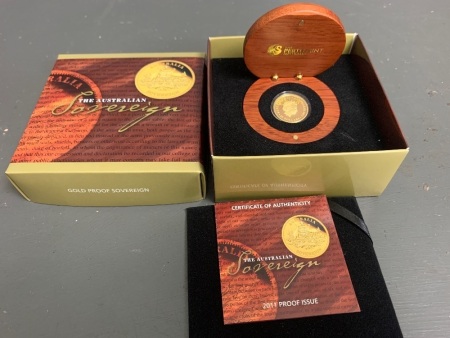 2011 Perth Mint Australian $25 Gold Sovereign in Original Wooden and Presentation Box