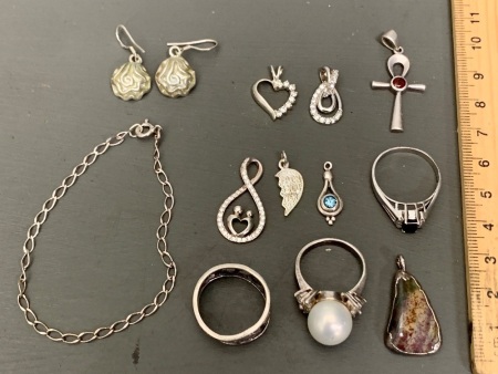 Lot od Asstd Sterling Silver Jewellery inc. Rings, Earrings, Pendants etc