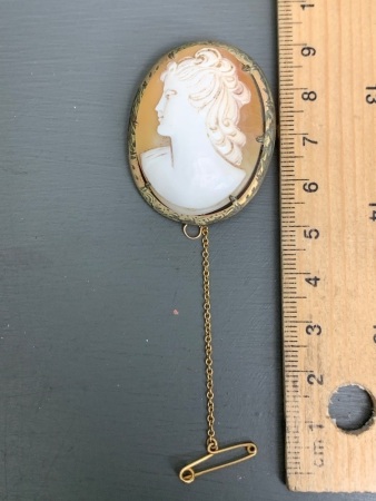 Vintage 9ct Gold Lined Shell Cameo Brooch with Safety Chain