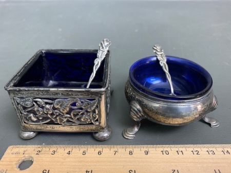 2 x Vintage Hallmarkked Sterling Silver Salts with Blue Glass Liners + 2 Sterling Silver Spoons - Square Birmingham 1903 - Round London 1902