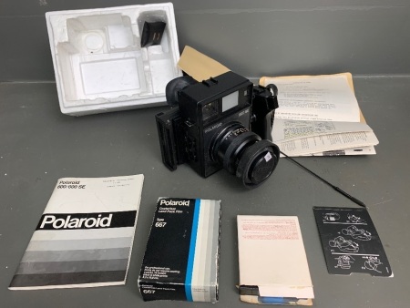 Vintage Polaroid 600SE Instant Film Camera with Film Pack + Instructions