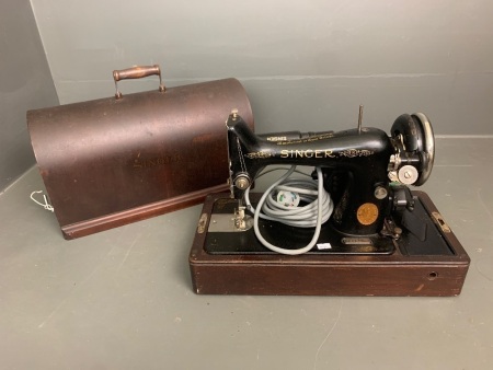 Vintage Singer Sewing Machine in Box