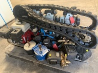 HONDA MOTORS - 3X GX100 1X GX200 + VARIOUS PUMPS + RUBBER TRACKS - 2