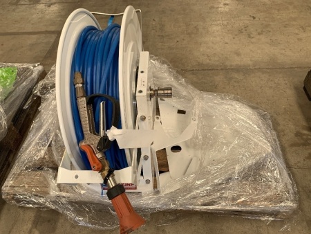 QR100 Remote Control Hose Reel with hose