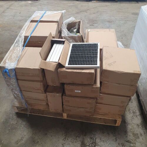 140 x 15W (350 x 285 x 25) Solar Panels & Controllers