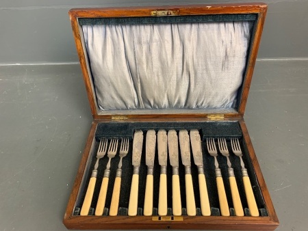 Antique Oak Boxed Set of Bone Handled Fish Cutlery